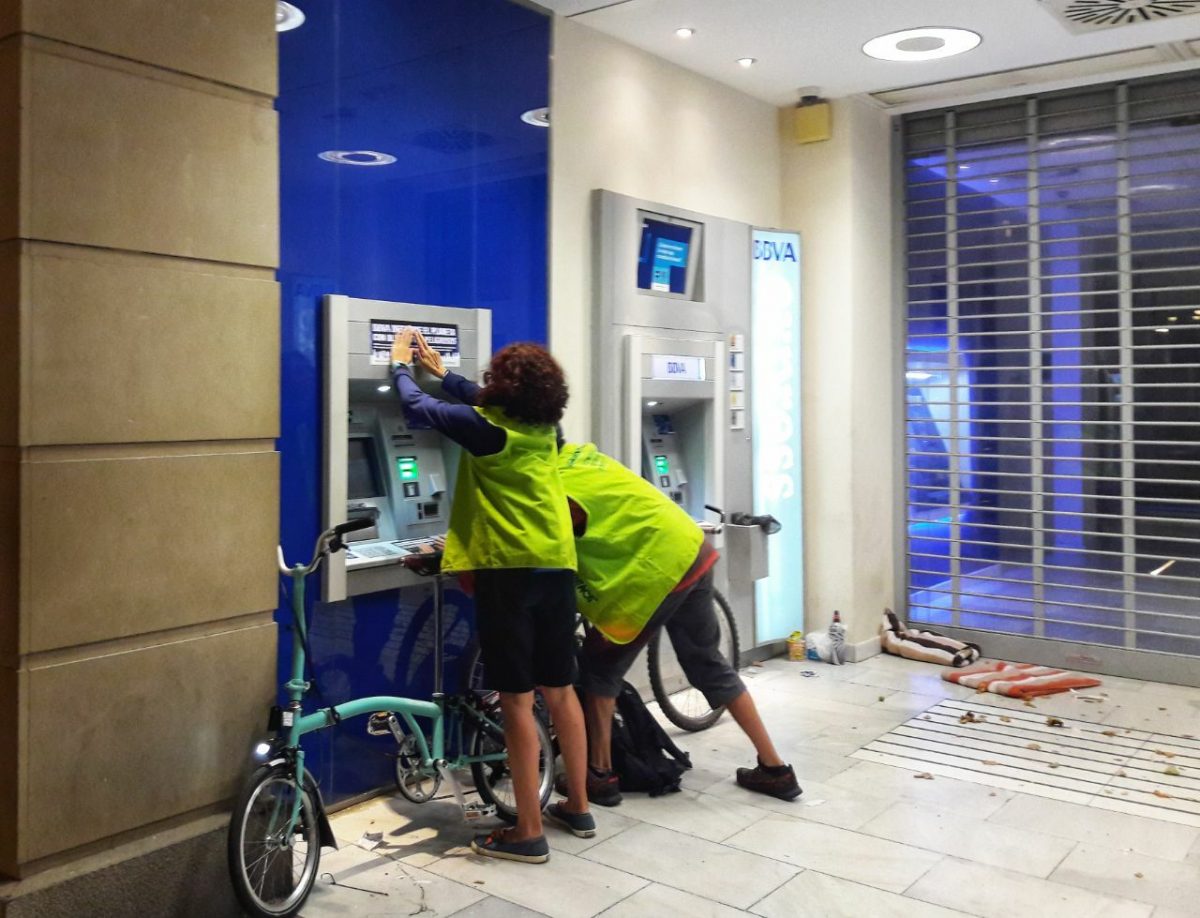 Actividad sobre oleoductos en cajeros de BBVA en Sevilla