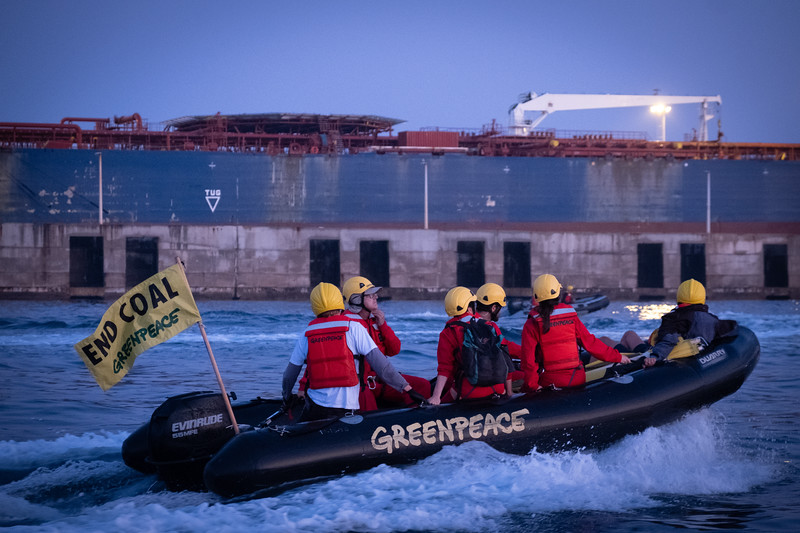 Acción contra el carbón en la central térmica de Los Barrios