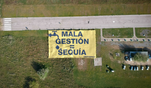 Acción Greenpeace reclama que la mala gestión del agua agrava la sequíasequia