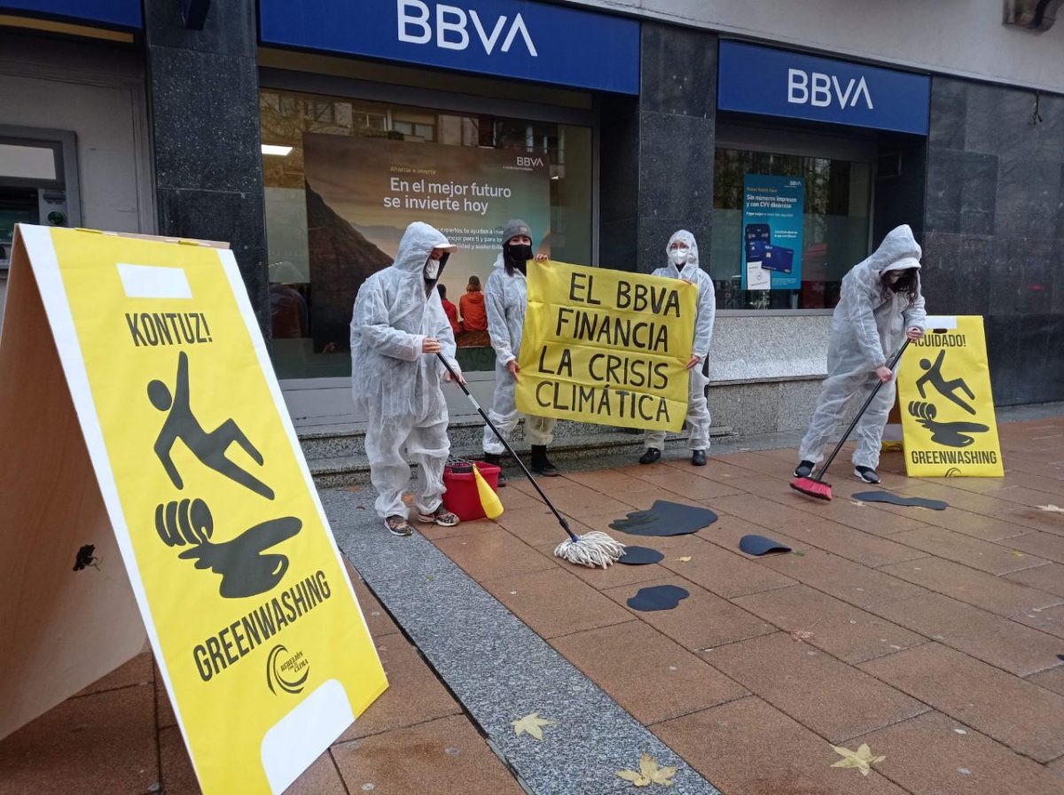 Protesta en BBVA en Irún