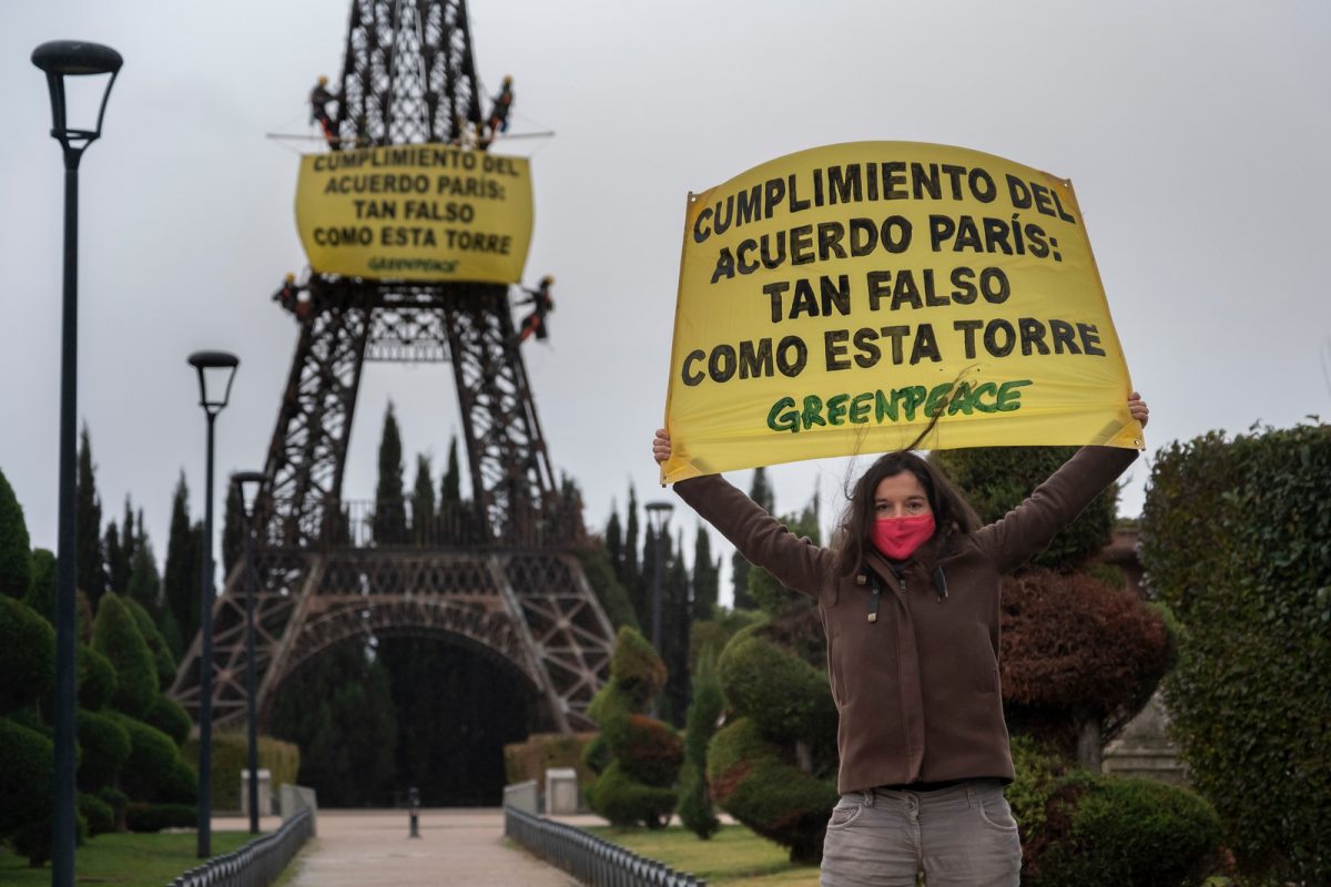 Acción Torre Eiffel