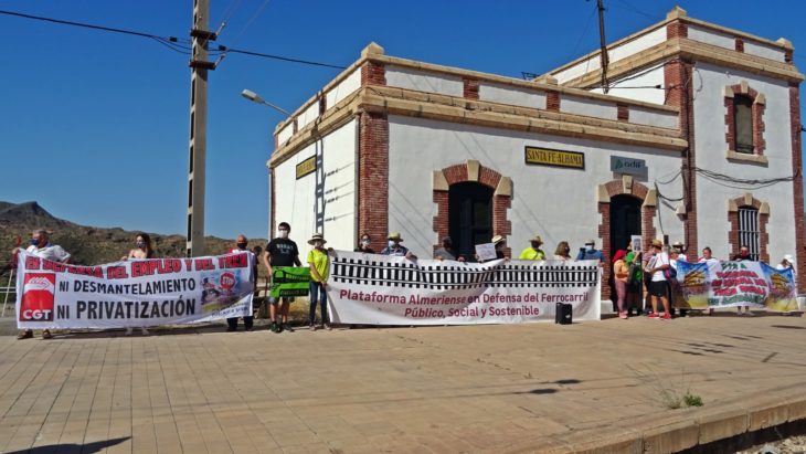 voluntarios greenpeace más trenes menos aviones