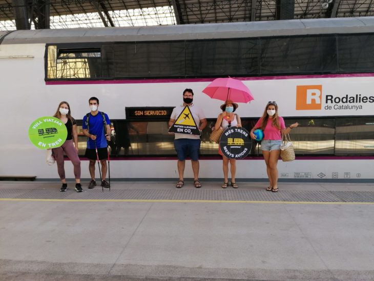 voluntarios greenpeace más trenes menos aviones