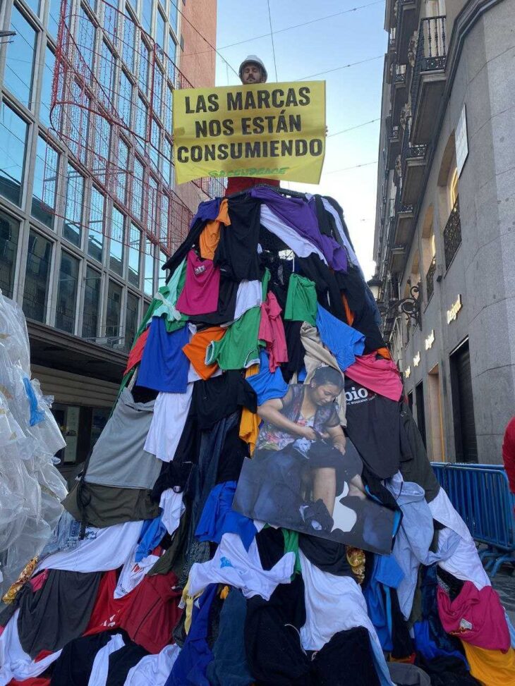 Las marcas nos están consumiendo