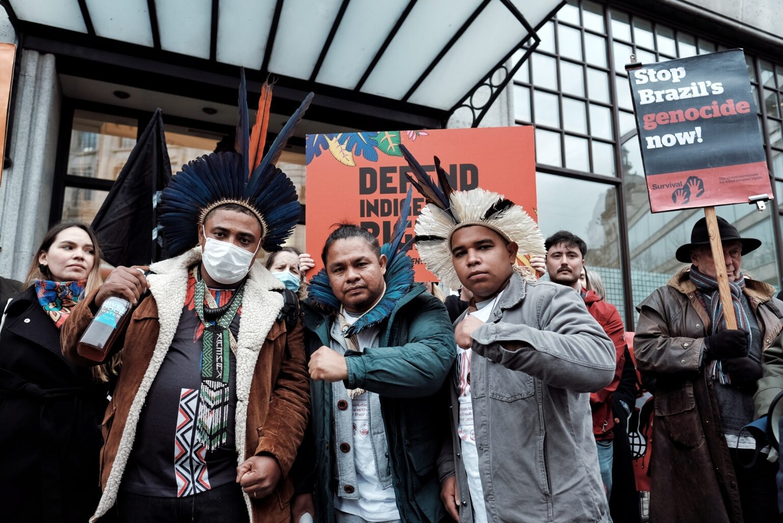 Organizaciones benéficas y miembros del público protestaron frente a la Embajada de Brasil en Londres contra el intento del gobierno de Bolsonaro de facilitar la explotación de las tierras indígenas. © Angela Christofilou / Greenpeace