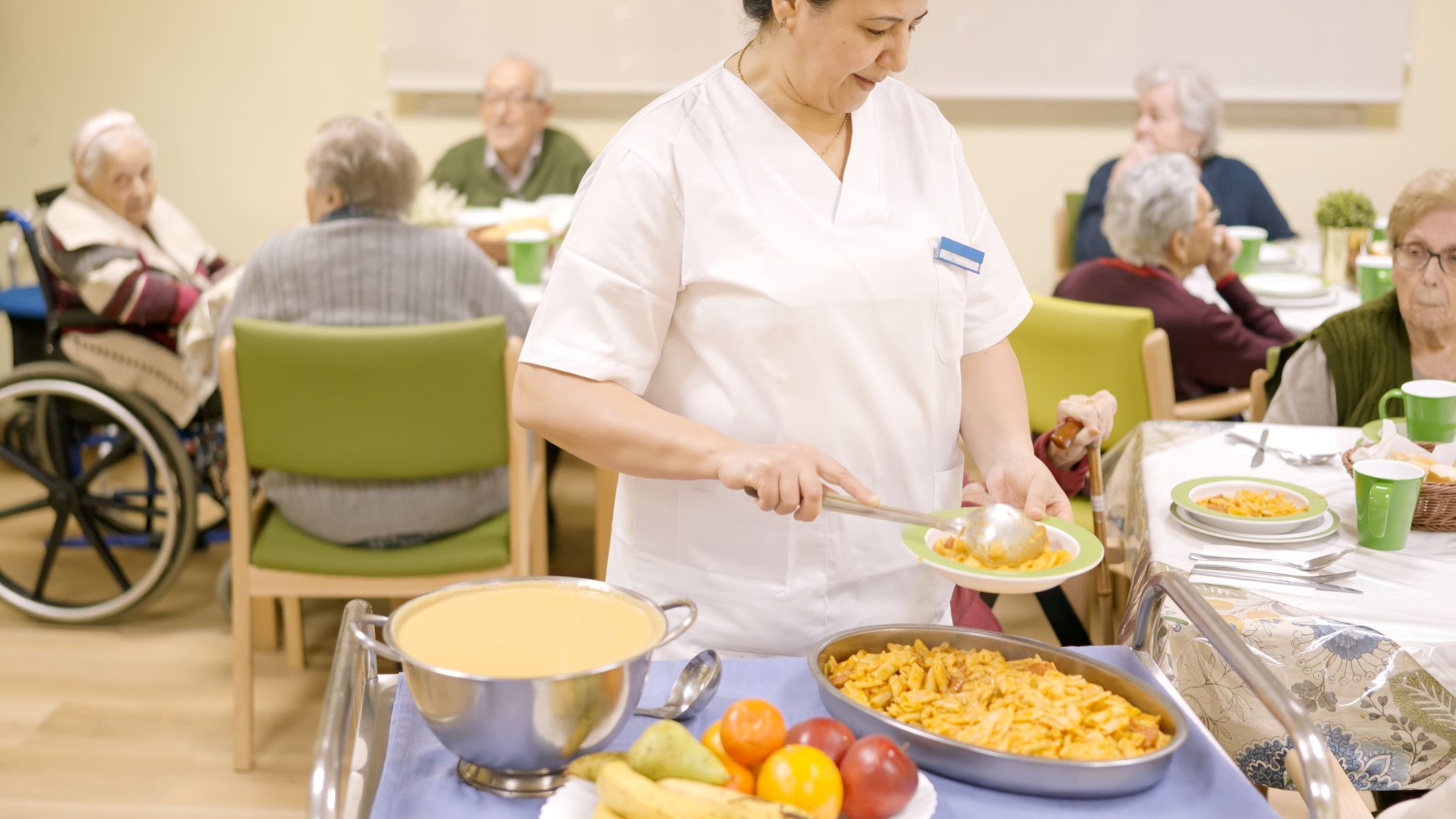 Hora de la comida en una residencia de mayores.
